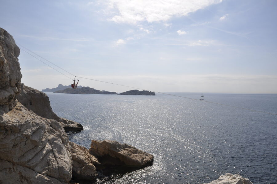 Agence Ysseo : Séminaire et Team building Marseille. Tyrolienne !!