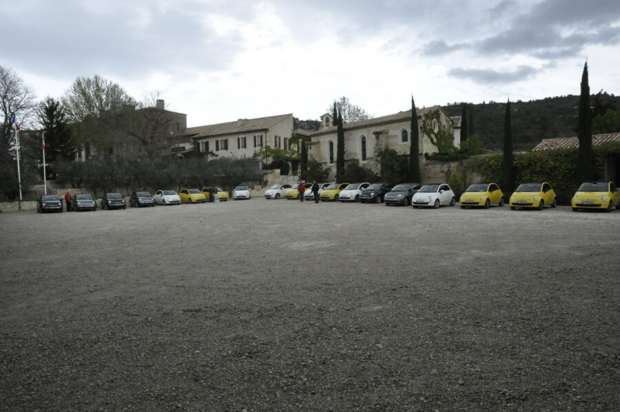 Agence évènementielle Ysseo Team Building Séminaires voyages d'affaires rallye Fiat 500 cabriolet